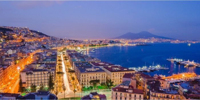 Veduta del golfo di Napoli simbolo di cosa fare a Napoli in 5 giorni